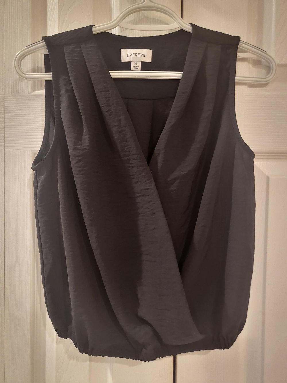 Evereve Black Bubble Hem Wrapped Crossover Surplice Top XS